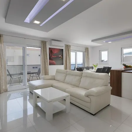 Sendy With Pool And Jacuzzi Villa Makarska