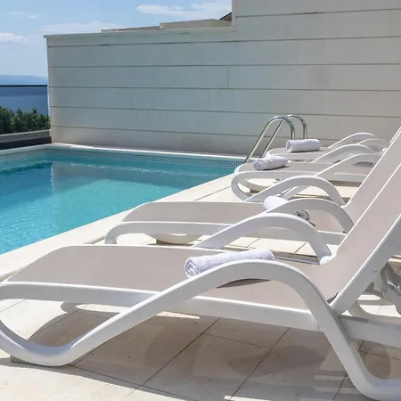 Villa Sendy With Pool And Jacuzzi *