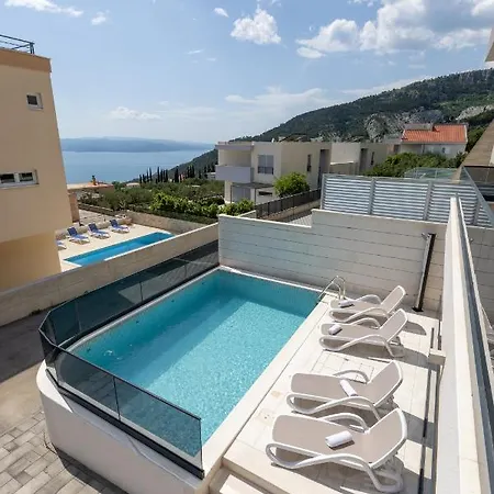Sendy With Pool And Jacuzzi Makarska
