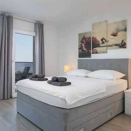 Sendy With Pool And Jacuzzi Villa Makarska