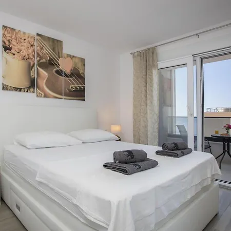 Sendy With Pool And Jacuzzi Villa Makarska