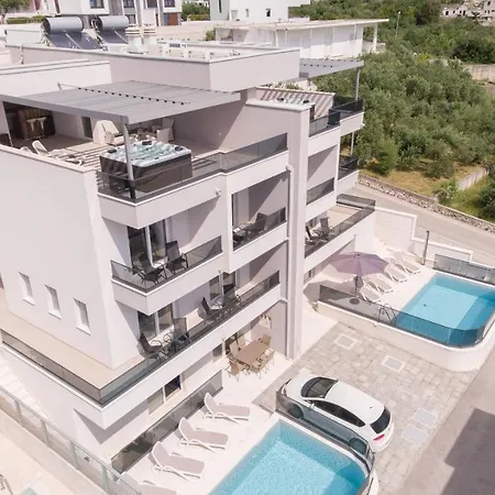 Villa Sendy With Pool And Jacuzzi *